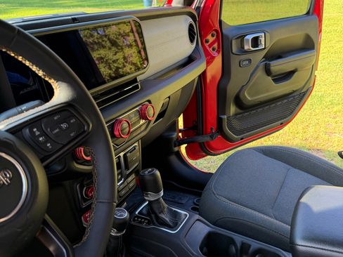 Used 2024 Jeep Wrangler Sport AWD/4WD image 13