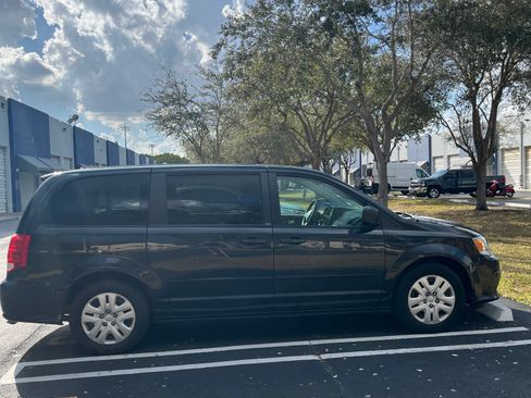 Used 2014 Dodge Grand Caravan SE image 9
