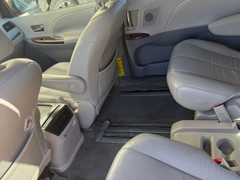 Used 2011 Toyota Sienna XLE image 12