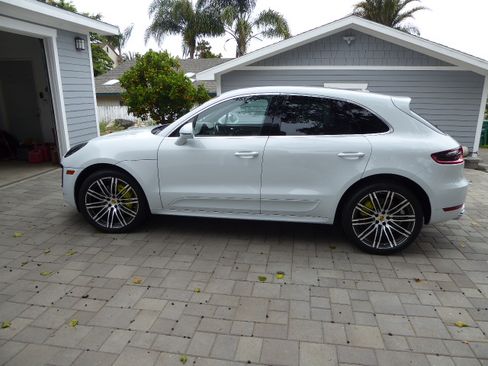 Used 2017 Porsche Macan Turbo image 2