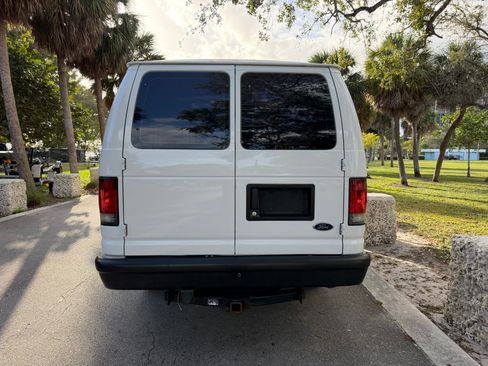 Used 2004 Ford E-350 and Econoline 350 Extended Super Duty image 18