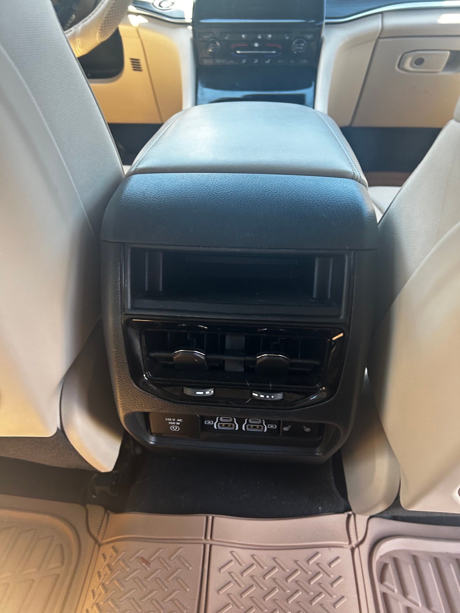 Used 2024 Jeep Grand Cherokee Limited w/ Luxury Tech Group II AWD/4WD image 13