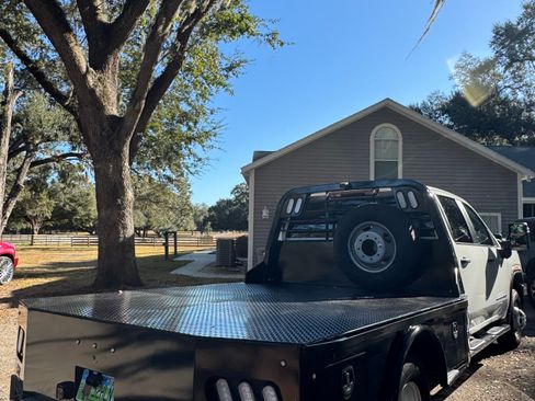 Used 2024 GMC Sierra 3500 Pro w/ Convenience Package image 9