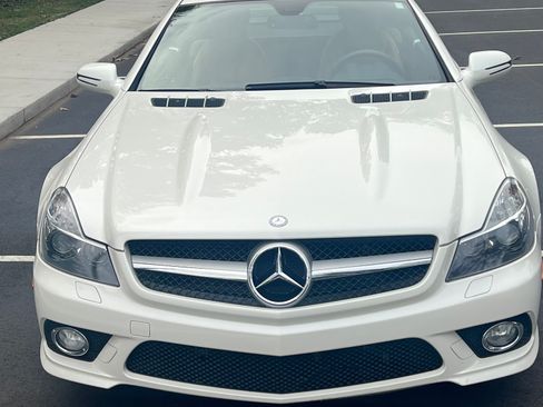 Used 2011 Mercedes-Benz SL 550 image 2