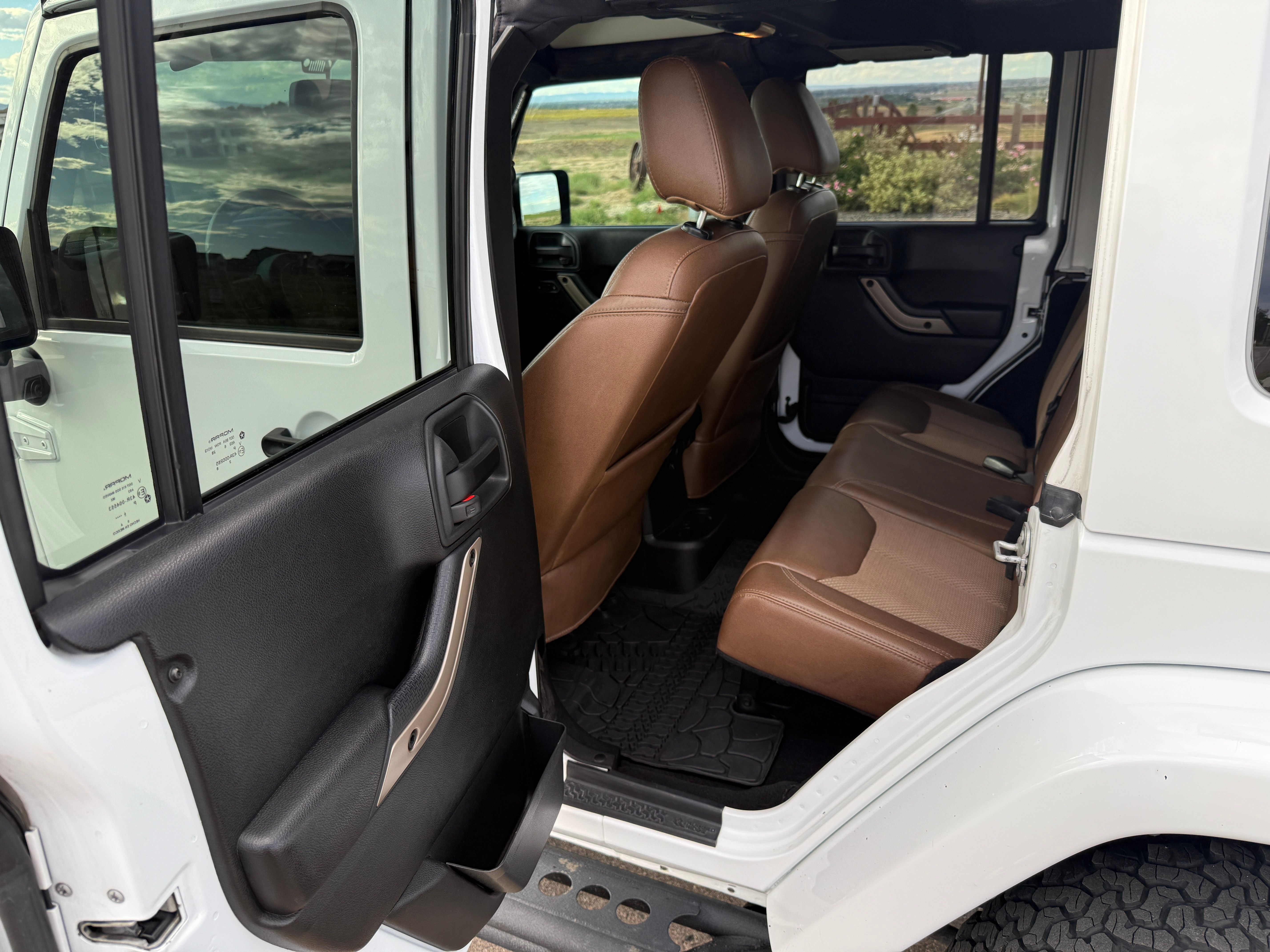 Used 2017 Jeep Wrangler Unlimited Sahara AWD/4WD image 18