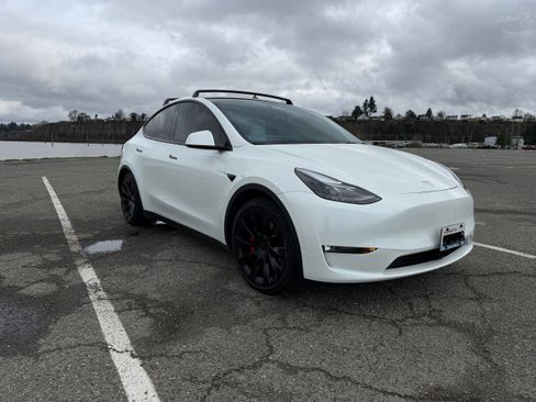 Used 2023 Tesla Model Y Performance image 4