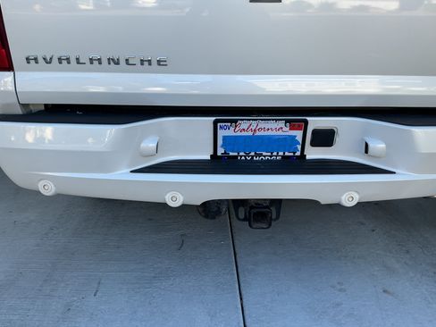 Used 2013 Chevrolet Avalanche LTZ image 5