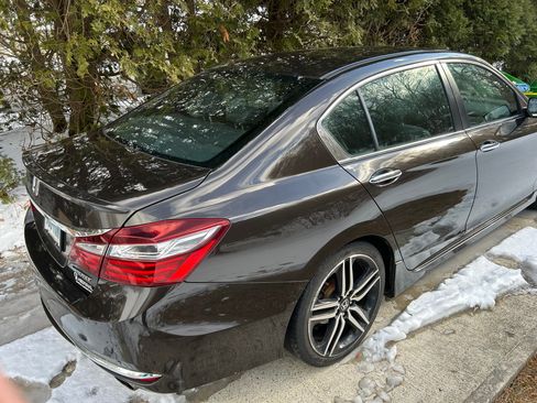 Used 2016 Honda Accord Sport image 11