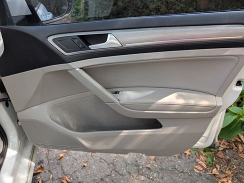 Used 2015 Volkswagen Golf TDI SE image 15