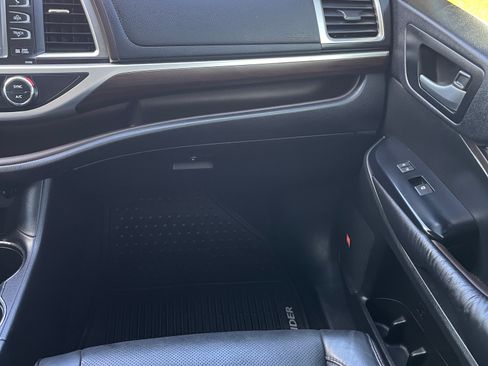 Used 2016 Toyota Highlander Limited AWD/4WD image 5