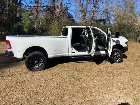 Used 2019 RAM 3500 Tradesman w/ Chrome Appearance Group image 2