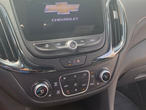 Used 2022 Chevrolet Equinox RS w/ RS Leather Package FWD image 9