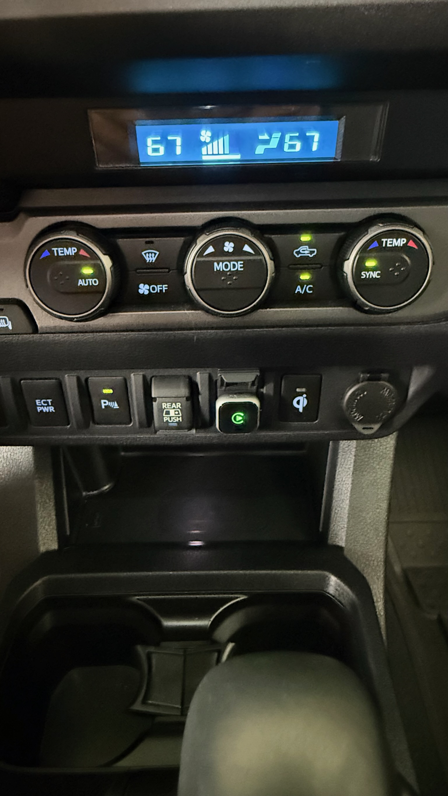Used 2023 Toyota Tacoma TRD Off-Road w/ Technology Package AWD/4WD image 17