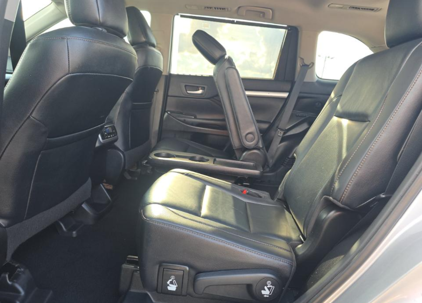 Used 2019 Toyota Highlander XLE FWD image 9