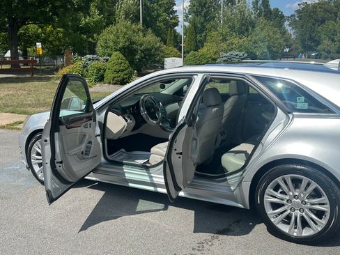 Used 2010 Cadillac CTS Luxury RWD image 13