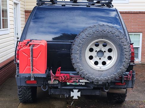Used 1998 Chevrolet Tahoe 4WD 2-Door w/ Preferred Equipment Group 2 image 1