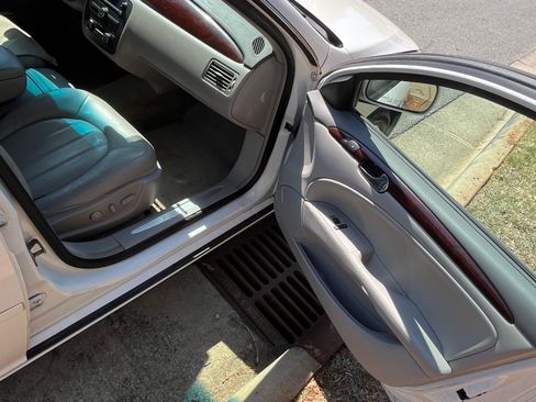 Used 2009 Buick Lucerne CXL image 13