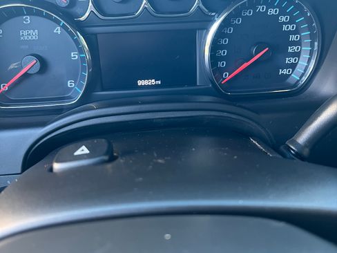 Used 2017 Chevrolet Suburban LT image 2