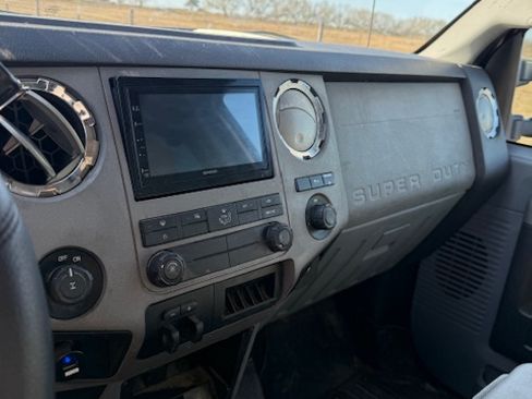 Used 2011 Ford F250 XLT w/ XLT Interior Pkg image 10