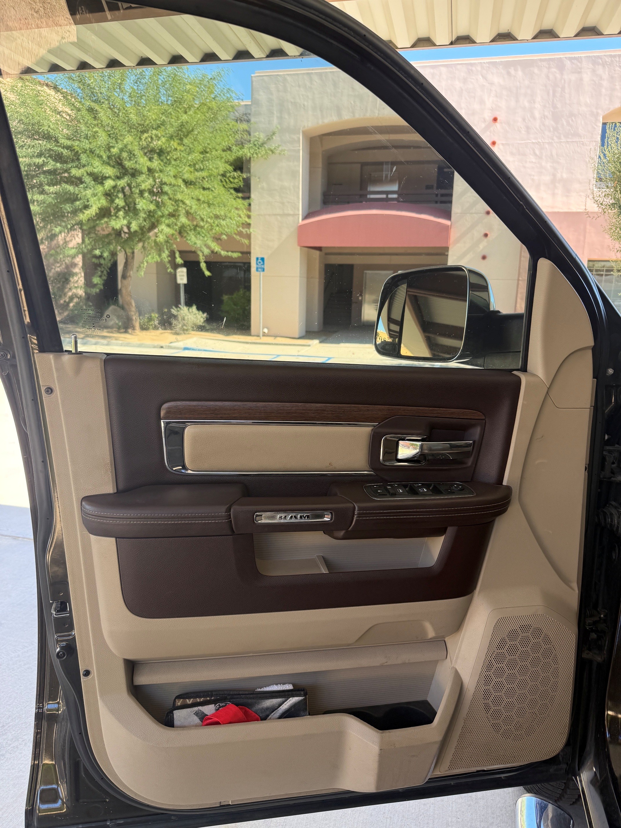 Used 2014 RAM 1500 Laramie w/ Convenience Group AWD/4WD image 15