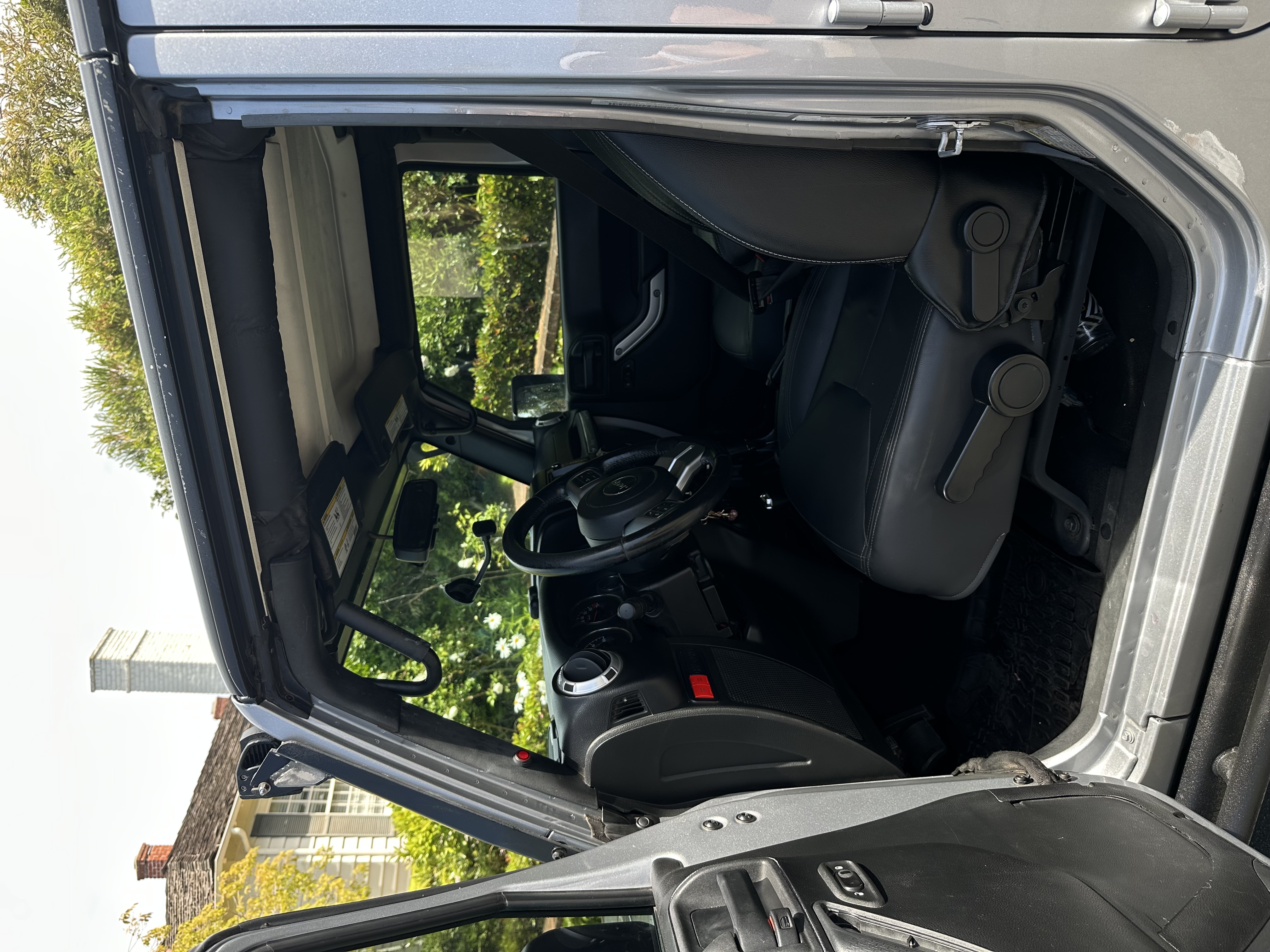 Used 2015 Jeep Wrangler Unlimited Rubicon AWD/4WD image 13