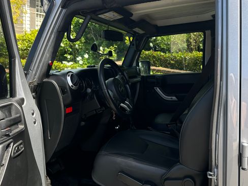Used 2015 Jeep Wrangler Unlimited Rubicon AWD/4WD image 13
