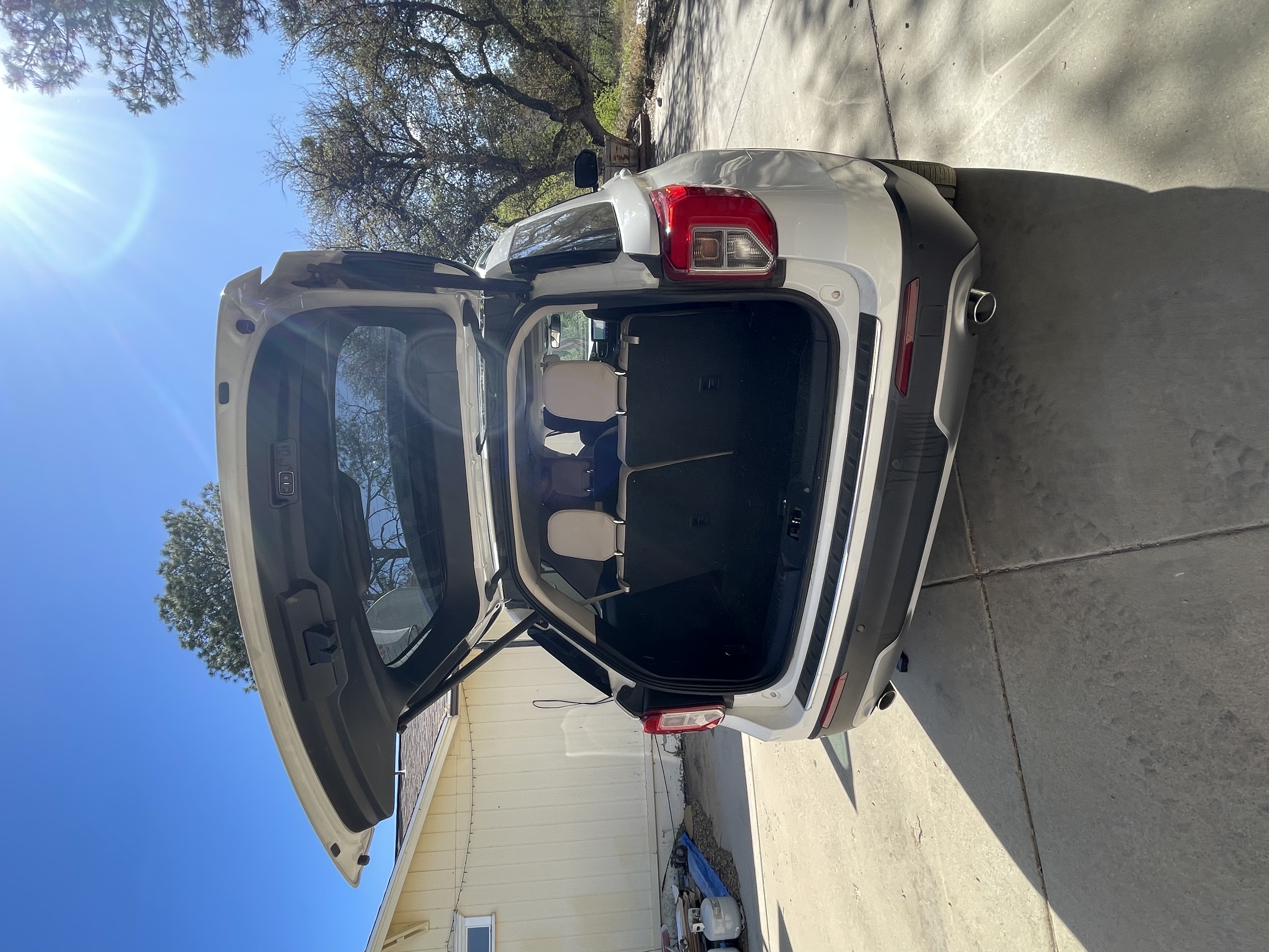 Used 2020 Ford Explorer Limited w/ Hybrid Equipment Group 310A RWD image 14