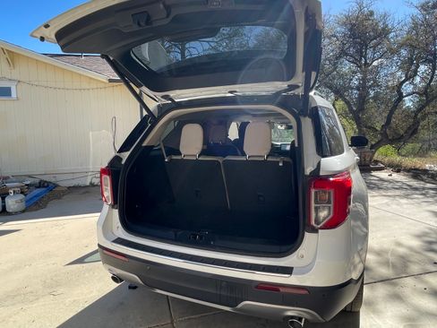 Used 2020 Ford Explorer Limited w/ Hybrid Equipment Group 310A RWD image 14