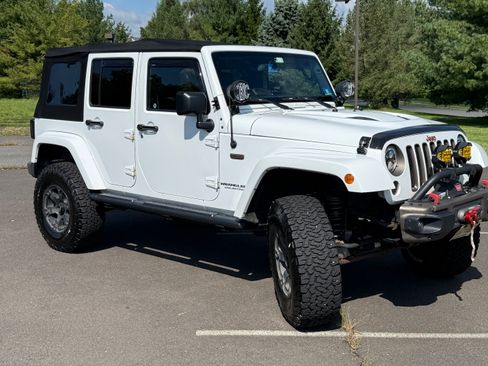 Used 2016 Jeep Wrangler Unlimited Sahara AWD/4WD image 28