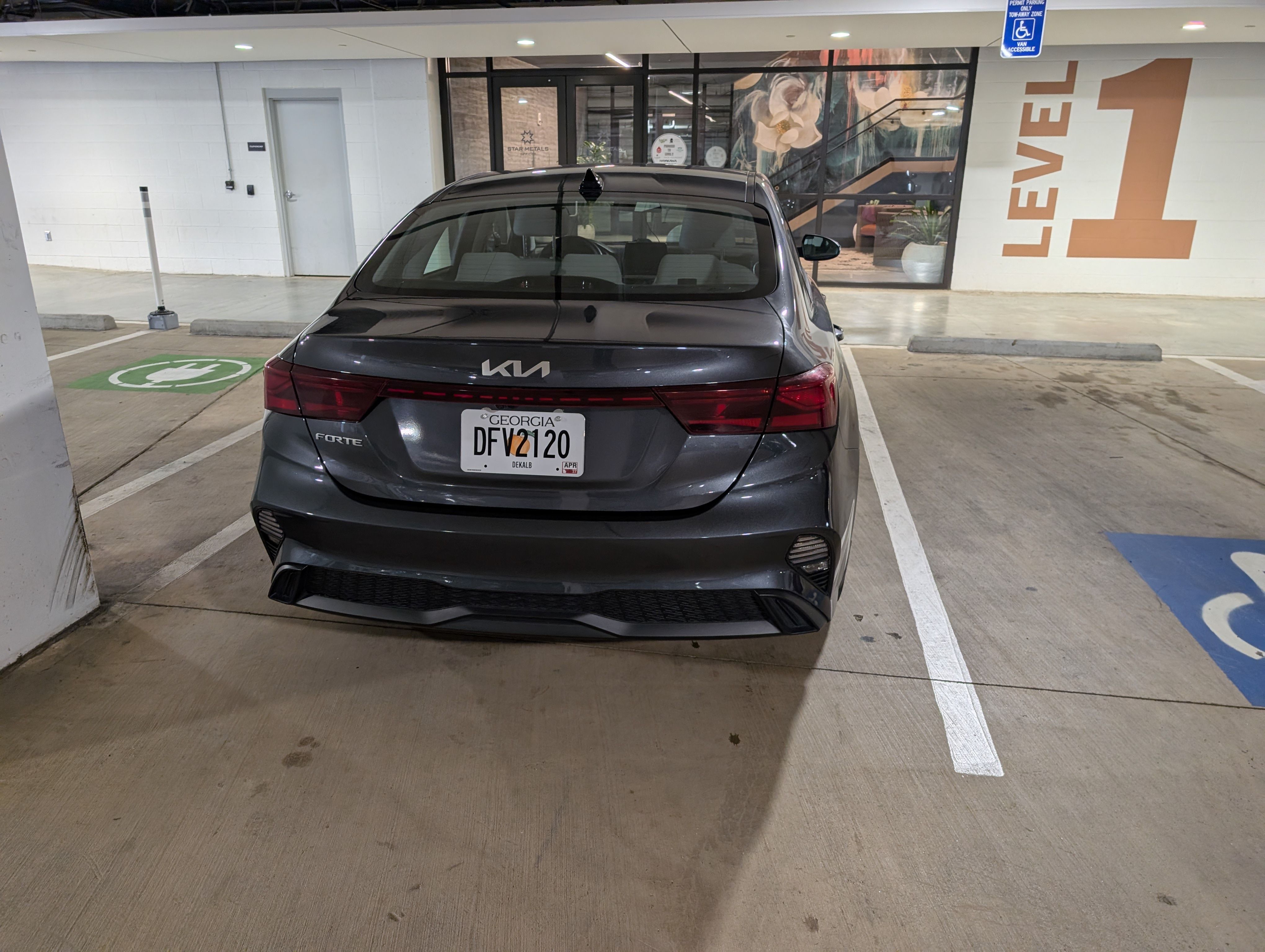 Used 2023 Kia Forte LXS w/ LXS Technology Package FWD image 6