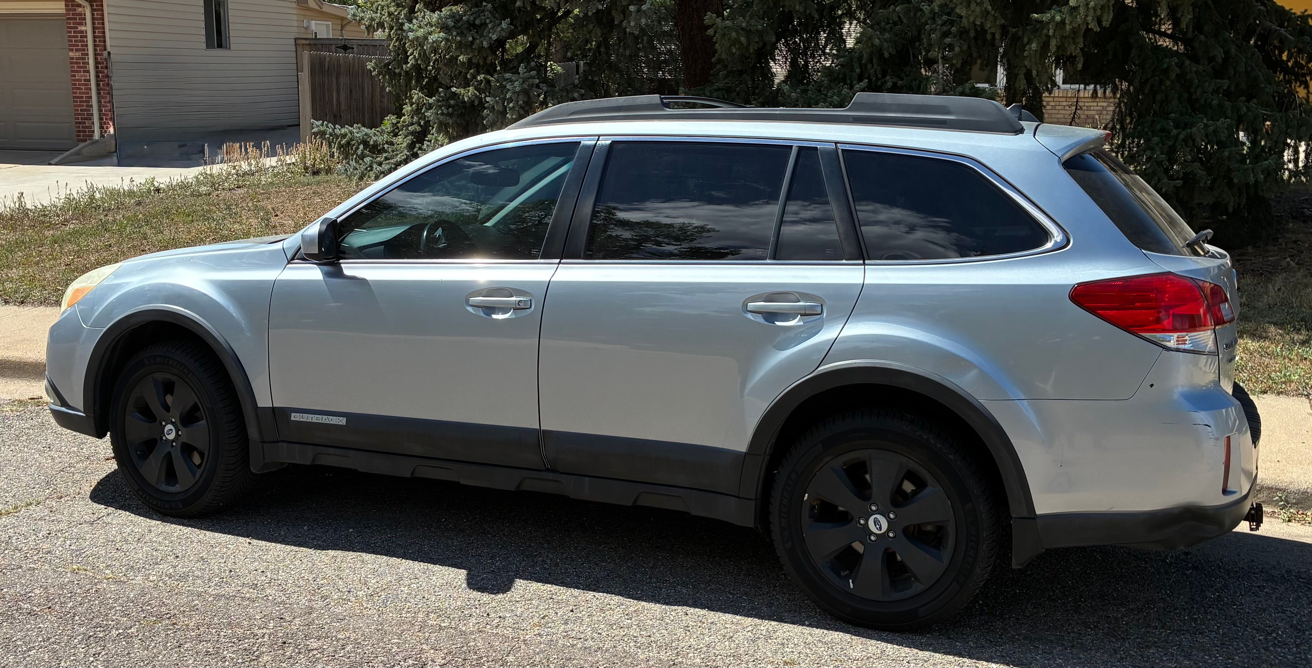 Used 2012 Subaru Outback 3.6R Limited w/ Moonroof Pkg AWD/4WD image 5
