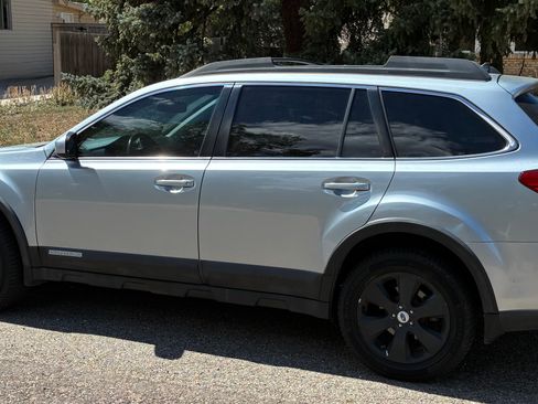 Used 2012 Subaru Outback 3.6R Limited w/ Moonroof Pkg AWD/4WD image 5