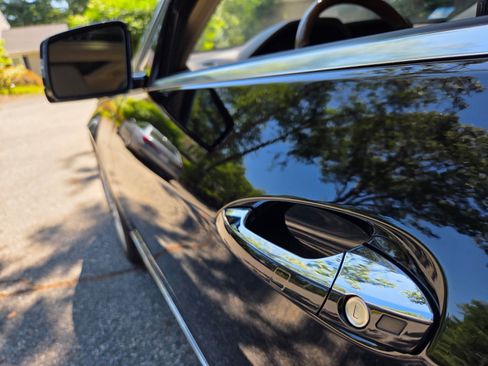 Used 2011 Mercedes-Benz E 550 4MATIC Sedan image 15