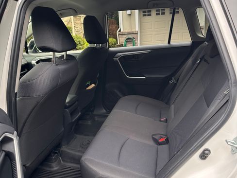 Used 2019 Toyota RAV4 LE image 11