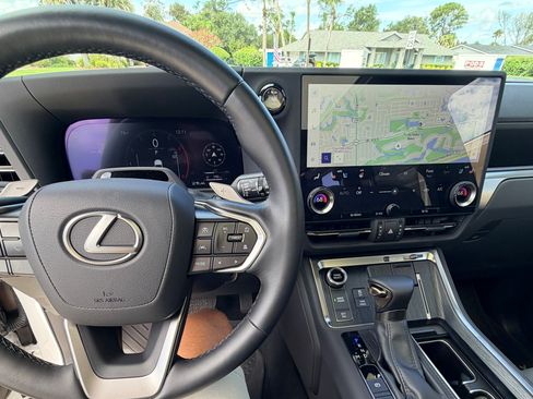 Used 2024 Lexus GX 550 w/ Cold Area Package AWD/4WD image 18