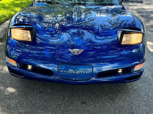 Used 2003 Chevrolet Corvette Convertible w/ Preferred Equipment Group1 image 6