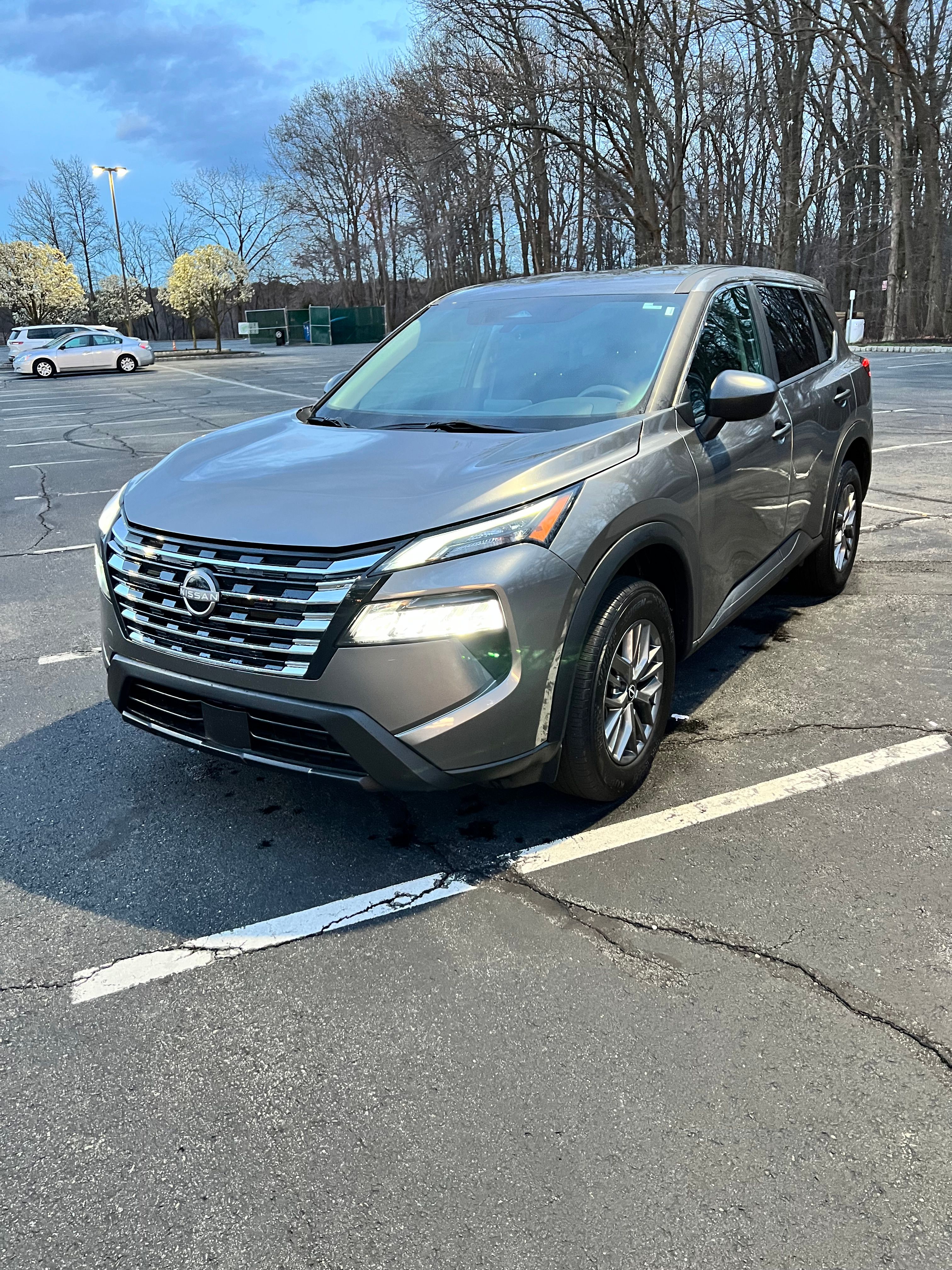 Used 2024 Nissan Rogue S AWD/4WD image 10