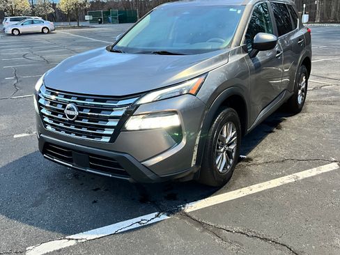Used 2024 Nissan Rogue S image 6