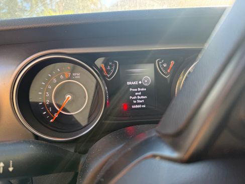 Used 2018 Jeep Wrangler Unlimited Sport image 11