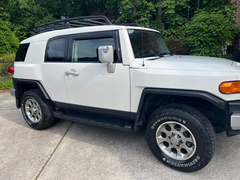 Used 2012 Toyota FJ Cruiser 4WD w/ Upgrade Pkg image 5