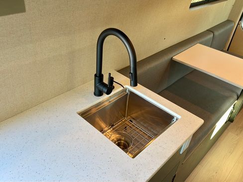 Used 2024 Mercedes-Benz Sprinter 2500 image 15