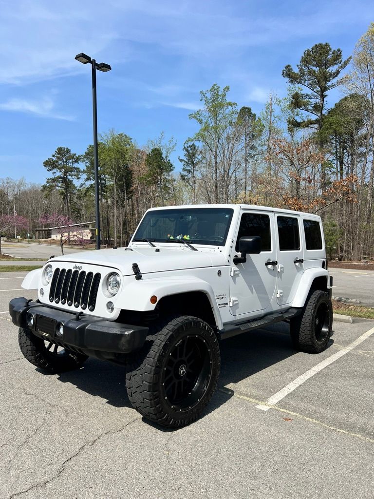 Used 2018 Jeep Wrangler Unlimited Sahara w/ Connectivity Group AWD/4WD image 1