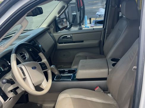 Used 2013 Ford Expedition Limited RWD image 16