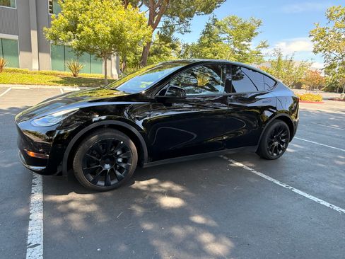 Used 2022 Tesla Model Y Long Range AWD/4WD image 8