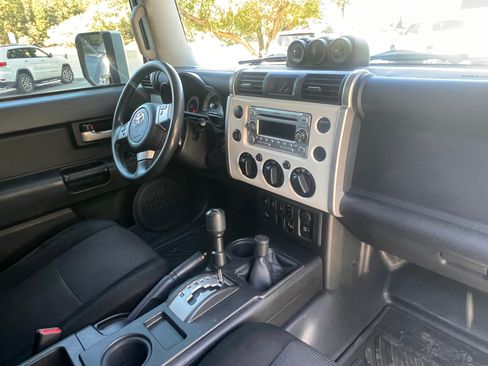 Used 2011 Toyota FJ Cruiser 4WD image 6