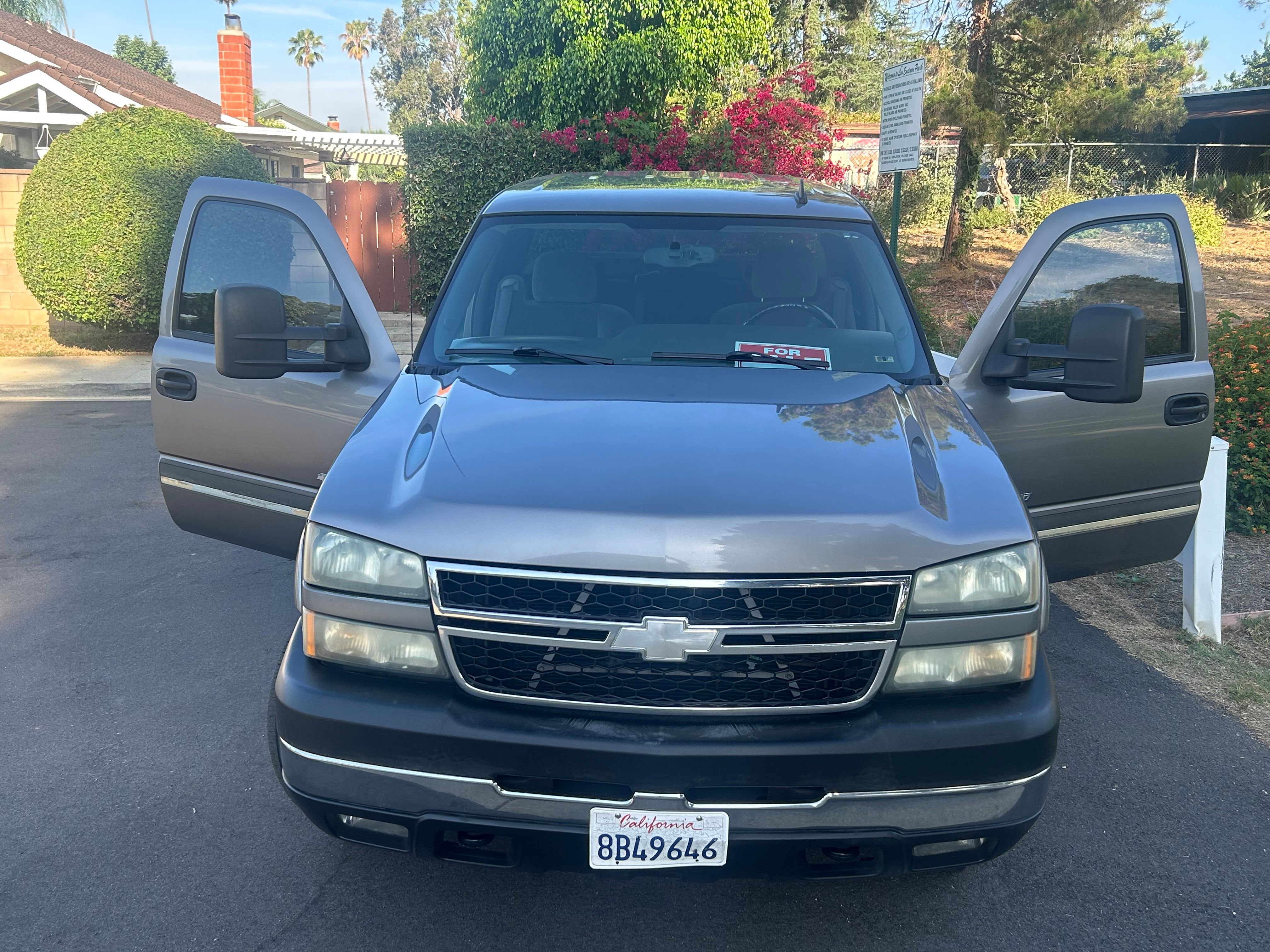 Used 2006 Chevrolet Silverado 2500 LT RWD image 1