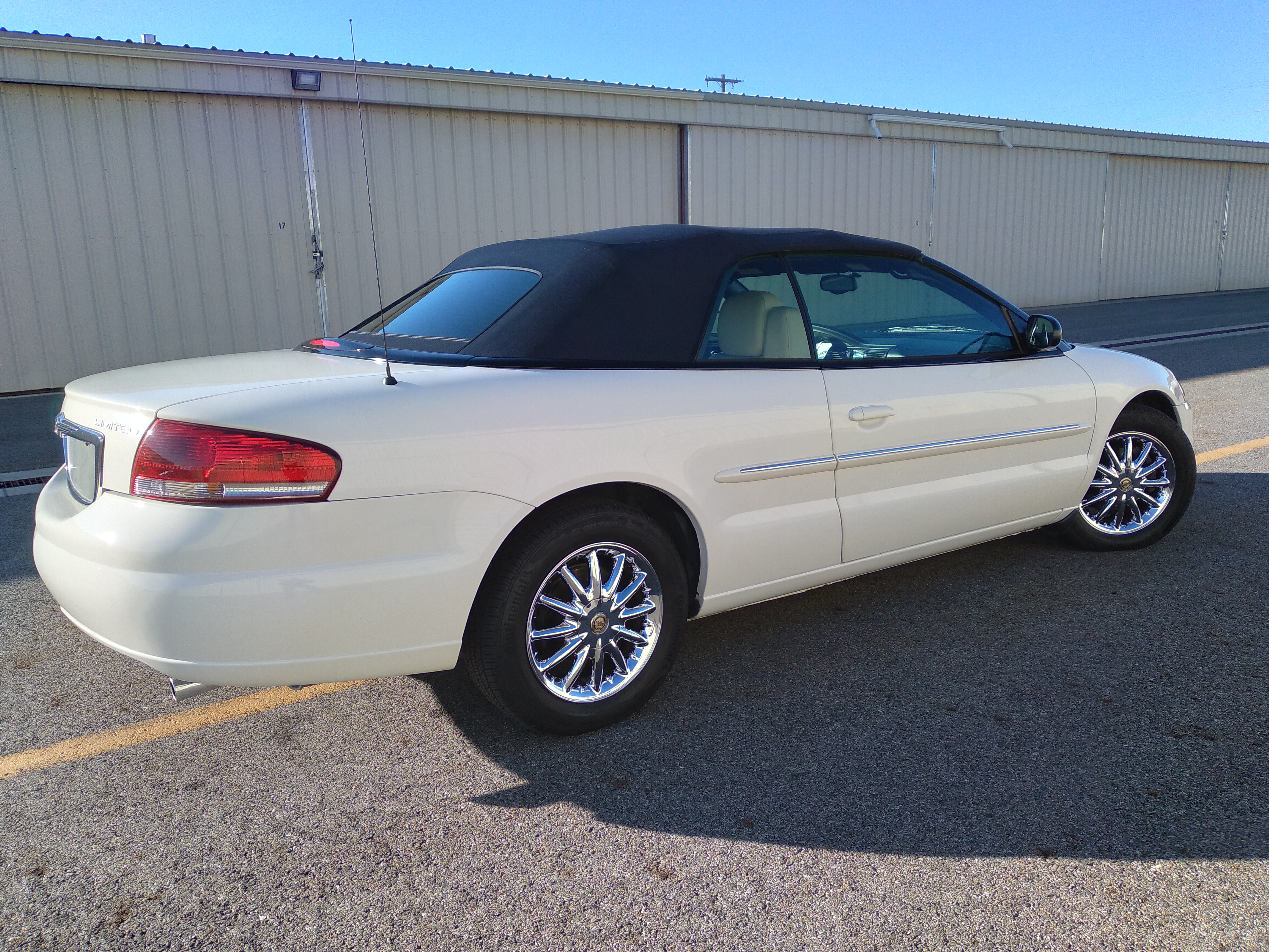 Used 2002 Chrysler Sebring Limited FWD image 8