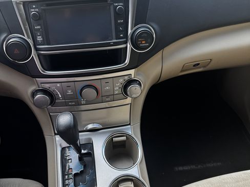 Used 2013 Toyota Highlander Plus image 15