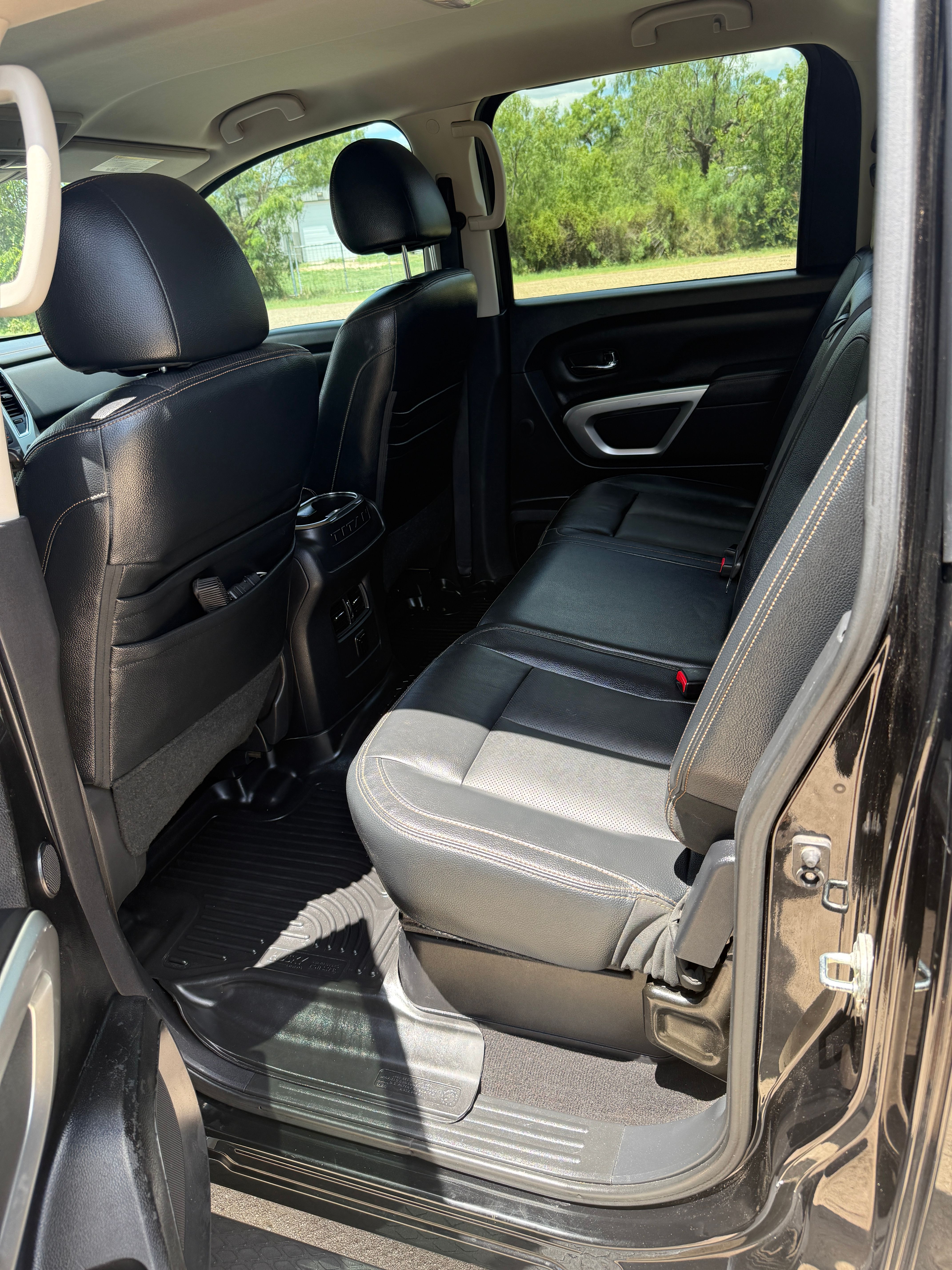 Used 2017 Nissan Titan SL RWD image 6