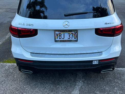 Used 2022 Mercedes-Benz GLB 250 4MATIC image 2